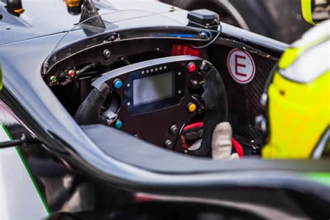 What is a Cockpit in a F1 car? (Including Halo) - Formulapedia