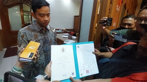 Gibran Tunjukan Ijazah Asli Miliknya Sebut Tudingan Sebagai Hal Lucu