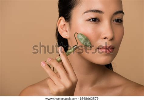 Beautiful Naked Asian Girl Massaging Face Foto Stock 1648663579 Shutterstock