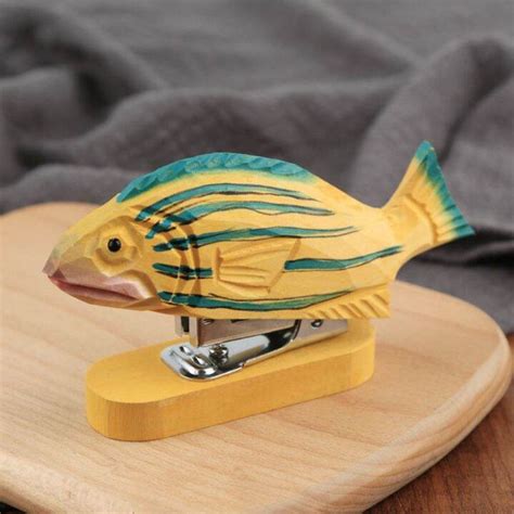 Lance Animal Shaped Wood Carving Paper Binding Stapler Paper Fixing