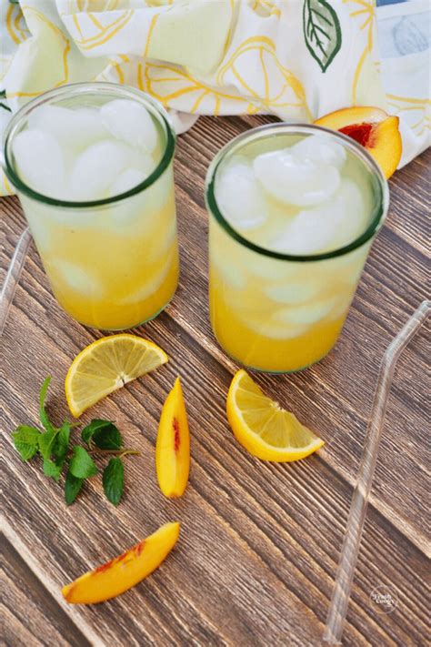 Easy Iced Peach Green Tea Lemonade Recipe Starbucks Copycat • The