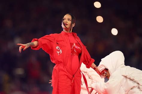 Rihanna Enceinte De Son Deuxième Enfant Se Fait Dévoiler Lors Du Super Bowl Les Actualites