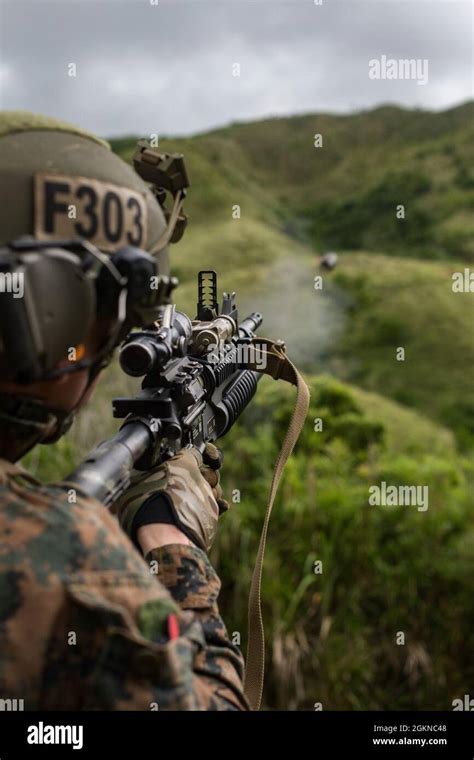 A U S Marine With Force Reconnaissance Platoon Frp 31st Marine Expeditionary Unit Meu