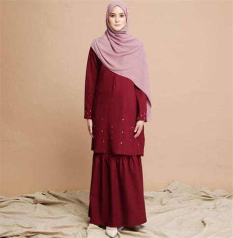 7 Warna Jilbab Yang Cocok Untuk Baju Merah Maroon