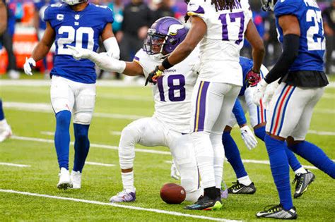 Vikings Edge Giants On Joseph S Game Ending Yard Fg Sports