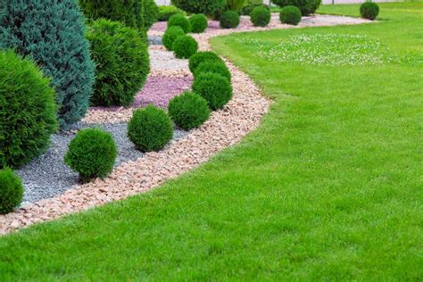 28 Front Yard Landscaping Ideas With Rocks and Mulch