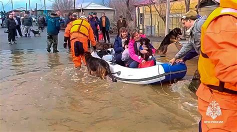 Verheerender Dammbruch In Russland Stadt Von Wassermassen Berflutet