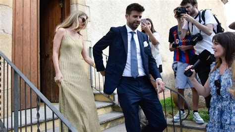 Gerard Piqu Und Freundin Clara Zusammen Auf Einer Hochzeit