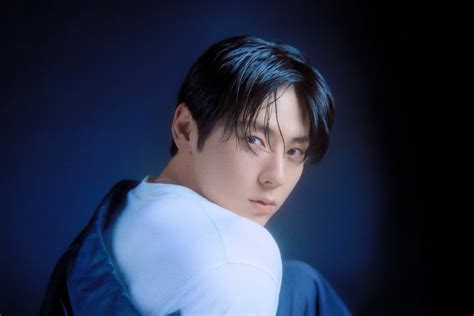 Hwang Minhyun Announces Military Enlistment Date Soompi