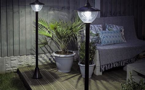 Lampadaire Solaire LED Extérieur en Aluminium Design Traditionnel ou