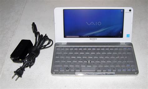 Sony Vaio VGN P70H P Series Lifestyle UMPC Intel Atom 1 33GHz 80GB HD