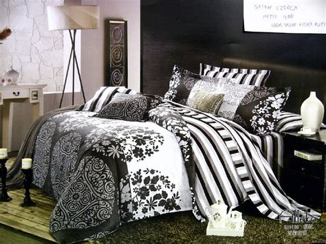 Sprei Satin Jepang Motif Ukir Salur Hitam Putih Sprei On Line Bed