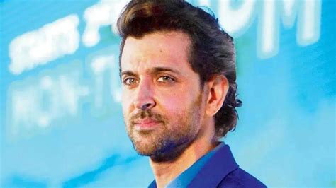 Hrithik Roshan, Saba Azad light up lanterns to welcome New Year 2023