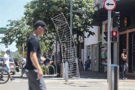 Moradores da Capital elogiam decoração de Natal colocada no Centro