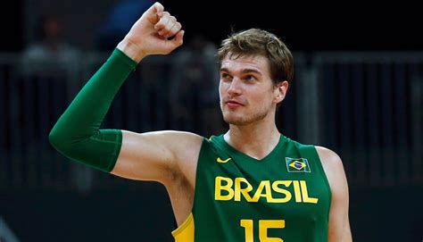 Primeiro Brasileiro Campe O Da Nba Tiago Splitter Anuncia