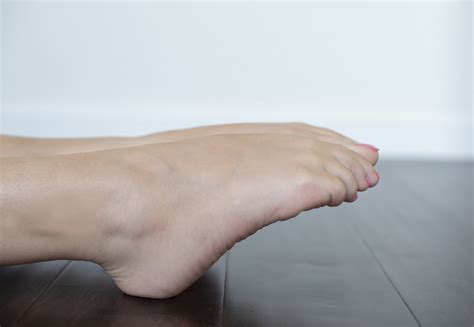 Point Plantarflexion Vs Flex Dorsiflexion Your Feet In Yoga Lana