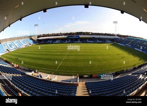 Gillingham fc hi-res stock photography and images - Alamy