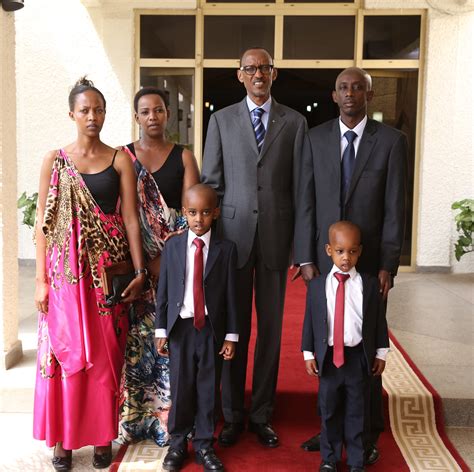 President Kagame poses for a group photo with Minister of … | Flickr