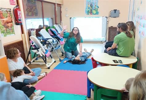 Familias Del Pai Aula Da Natureza De Valdovi O Asisten A Una Sesi N De