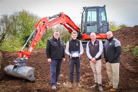 Milestone Achievement Of Selling 1000 Kubota Excavators VINCENTS