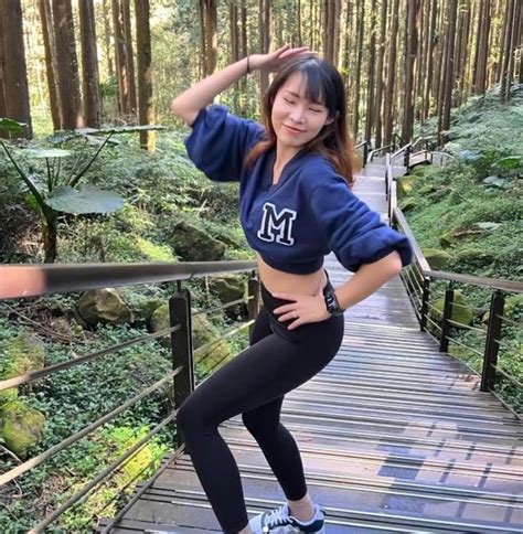 Hot girl gây tranh cãi với các video ăn mỹ phẩm đột ngột qua đời ở tuổi 24 Báo Dân trí