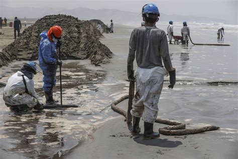 Las millonarias cuentas de Repsol y el desastre ecológico en el mar