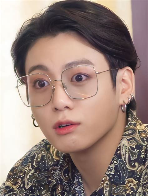 ɞ•᷅ ⁷ On Twitter In 2021 Jungkook Glasses Jungkook Cute Jeon Jungkook