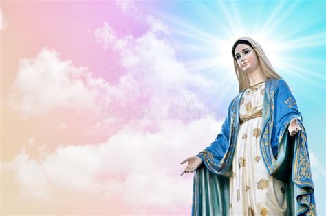 Est Tua Da Nossa Senhora Virgem Maria C U Azul Brilhante E Lindas