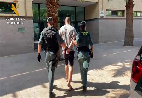 La Guardia Civil incauta más de 400 kilogramos de marihuana en un