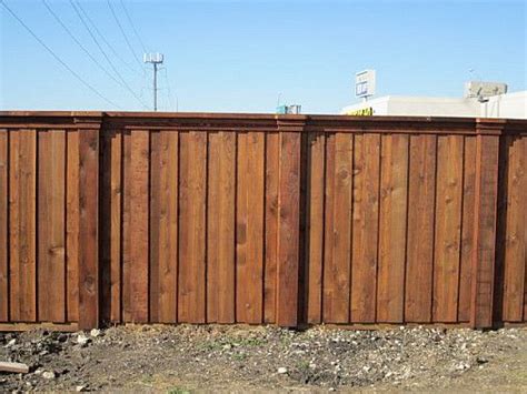 Wide Column Cap Rail Board On Board Fence 01 Backyard Privacy Privacy