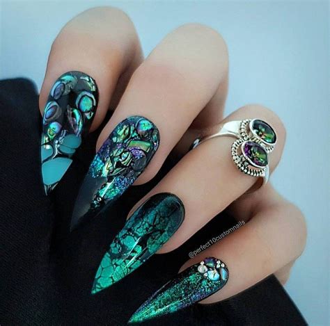 Pin On Ногти Stiletto Nail Art Green Nail Art Cool Nail Designs