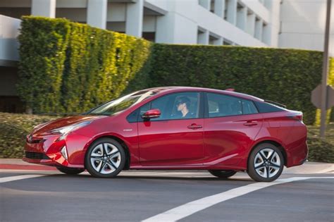 2018 Toyota Prius Pictures 107 Photos Edmunds