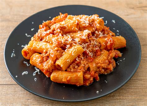 Rigatoni al ragù un classico piatto di pasta