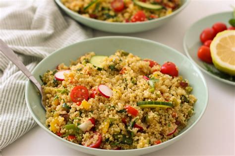 Salade de quinoa aux légumes d été herbes aromatiques