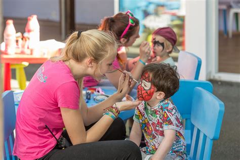 Atelier Maquillage Au Club Enfants Couple Photos Couples Photo