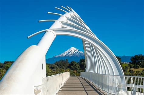 Te Rewa Rewa Bridge Mit Mount Taranaki Foto And Bild World New Zealand