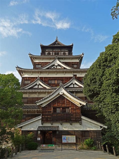 Hiroshima Castle, Japan: - World Travel