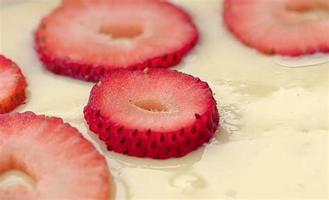 Esta Torta Helada De Fresa Y Leche Condensada Es La Dosis Justa De