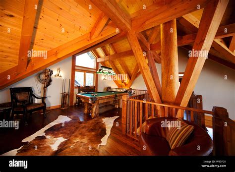 Modern log cabin exterior hi-res stock photography and images - Alamy