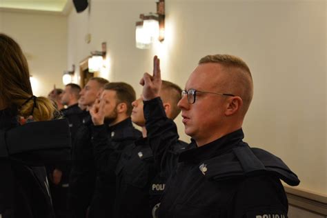 Ślubowanie nowych policjantów w Opolu Słowa roty przysięgi