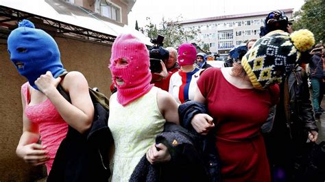Las Pussy Riot salen en libertad horas después de ser arrestadas en Sochi