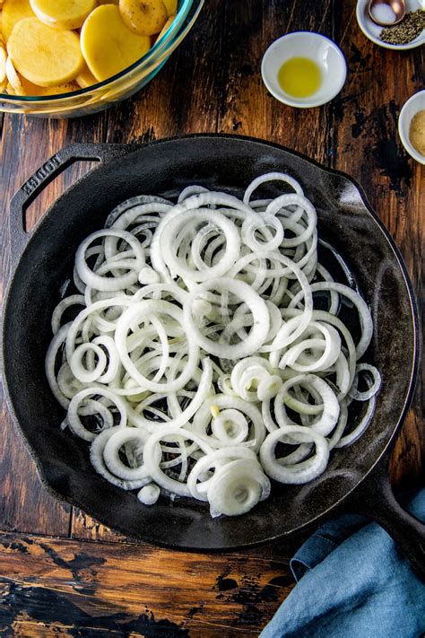 Fried Potatoes and Onions | Easy Dinner Ideas