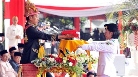 Deretan Baju Adat Yang Dipakai Jokowi Dari Tahun Ke Tahun Saat Upacara