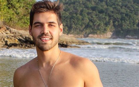 Gay Faz Sexo No De F Rias O Ex E Pede Para Os Pais N O Assistirem Ao Reality Not Cias Da Tv
