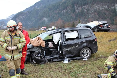 Frontalkollision Auf Der B Reschenstra E Pfunds Verkehrsunfall