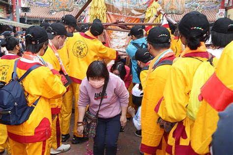 新港奉天宮媽祖元宵遶境 翁章梁點燃起馬炮 中央社訊息平台