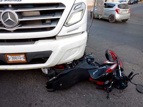 Camión urbano arrolla a motociclista en la colonia República Mexicana