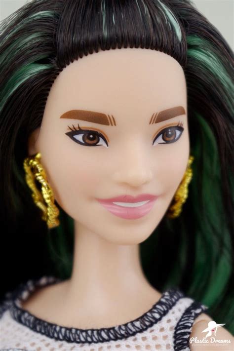 Fashionistas Barbie Doll Cheveux Noirs Et Vert Cheveux Verts