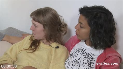 Extremely Orgasmic Lesbian Threesome