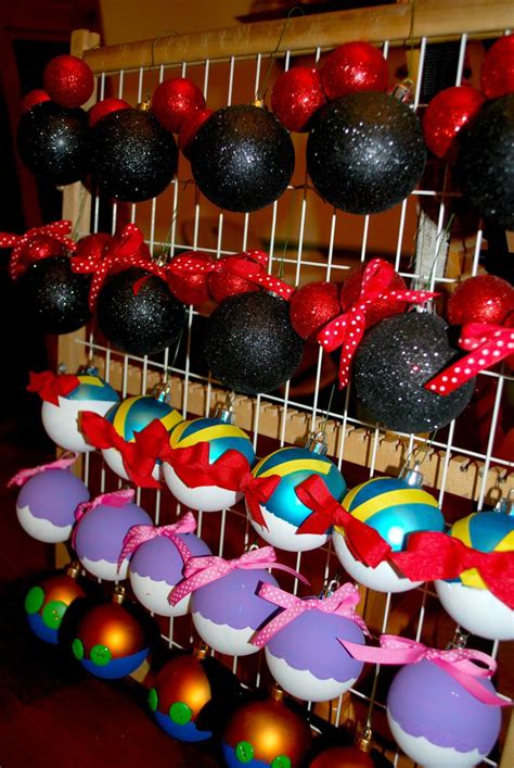 Diy Disney Ornaments Love The Donald Duck And Daisy Duck Ones